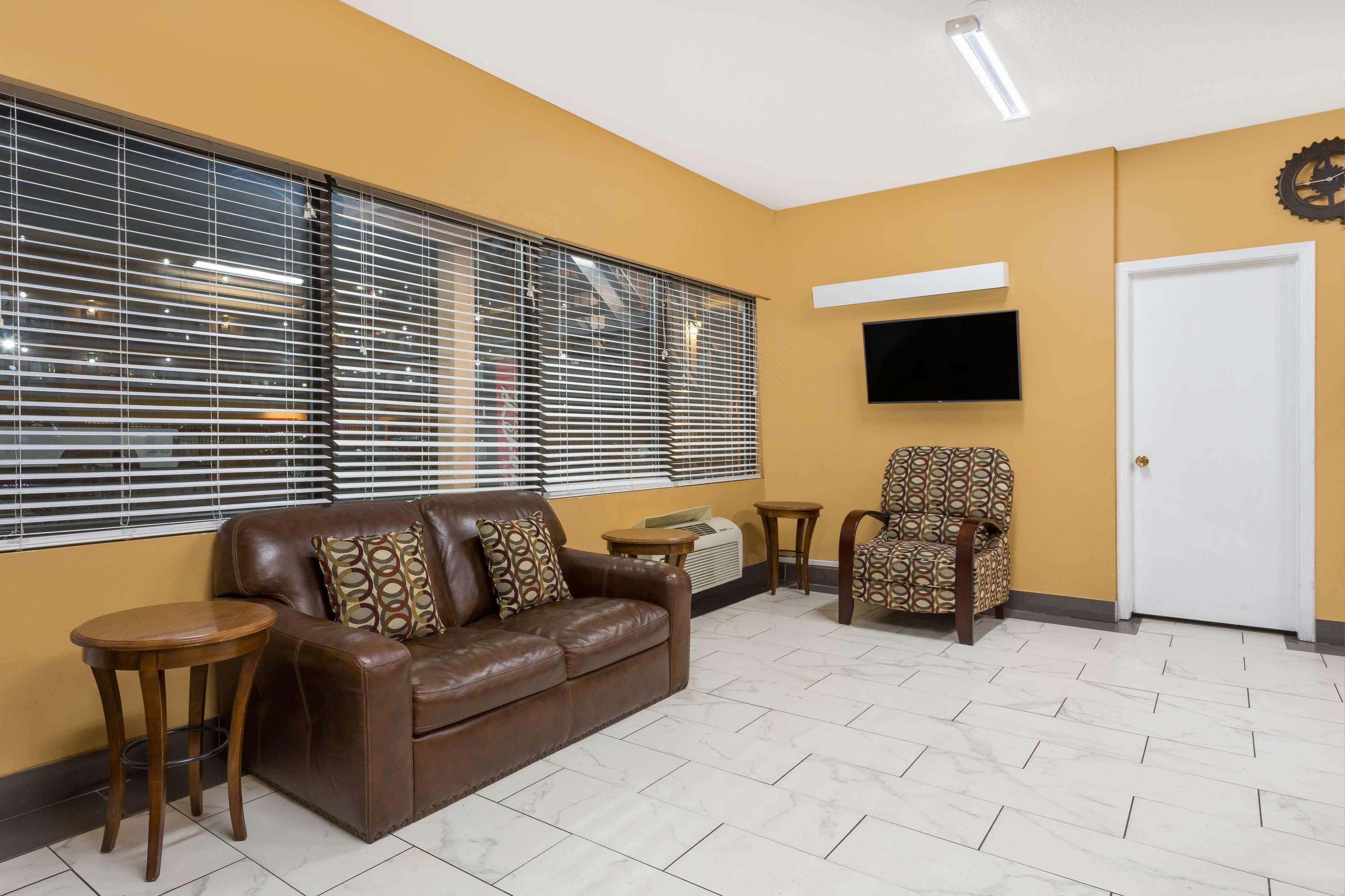 Travelodge By Wyndham Reno Exterior photo